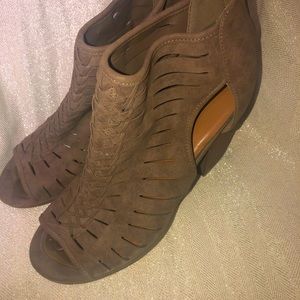 Indigo road size 9 1/2. NWOT.